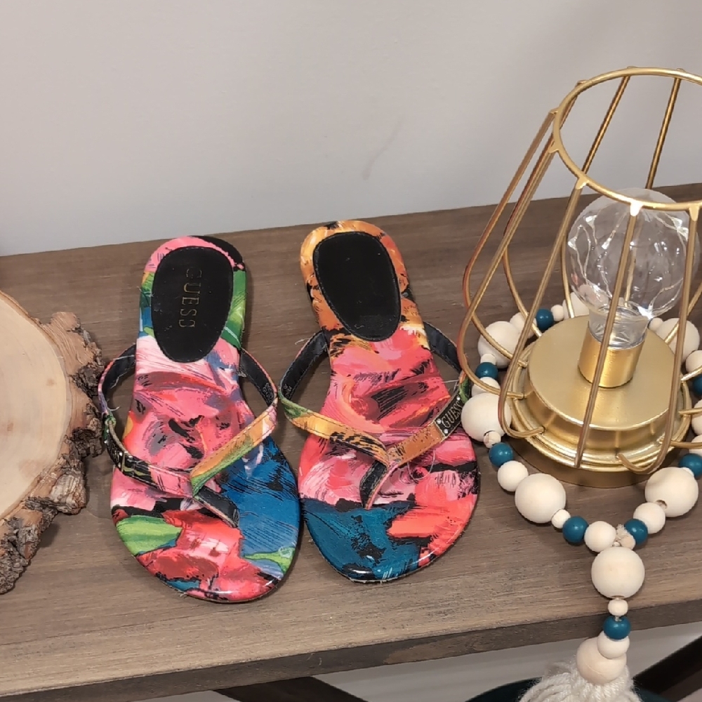 Guess Multicolor Abstract Flip Flops